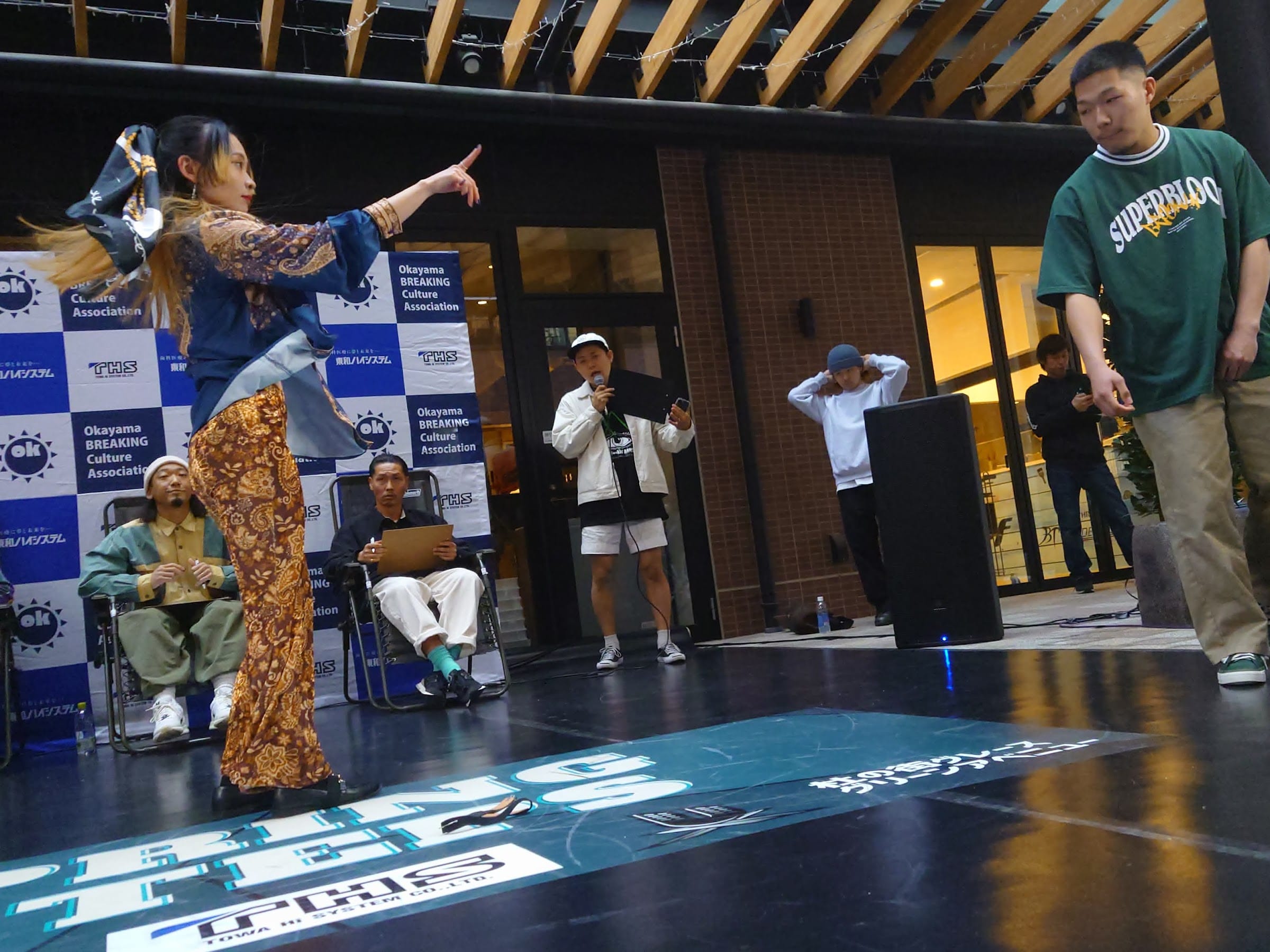 Freestyle のダンサー 2 名