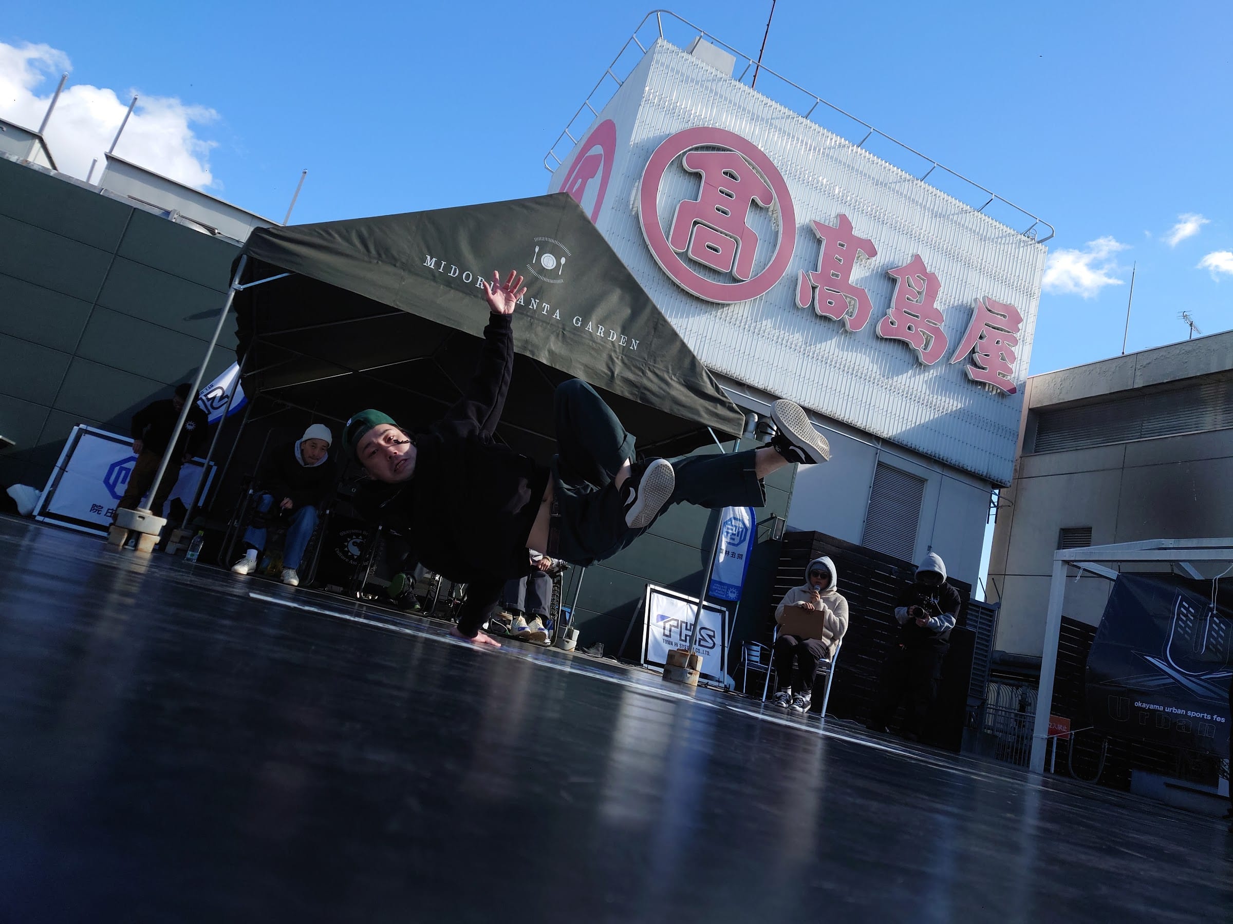 屋上の特設ダンスフロア
